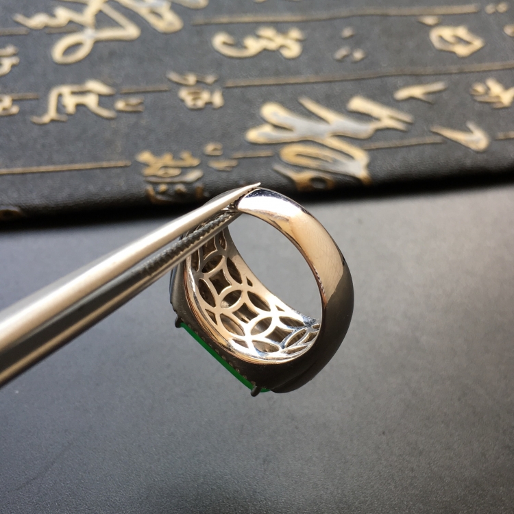 (超值推荐)冰种阳绿镶白金钻石马鞍戒指