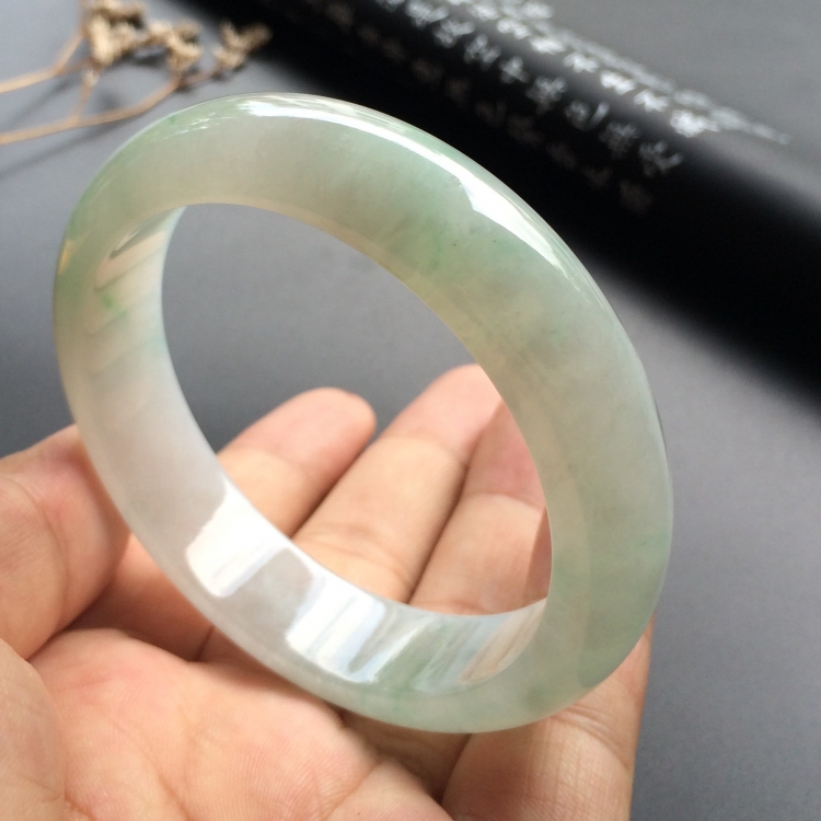 （超值推荐）糯冰种飘花手镯（58.5mm）