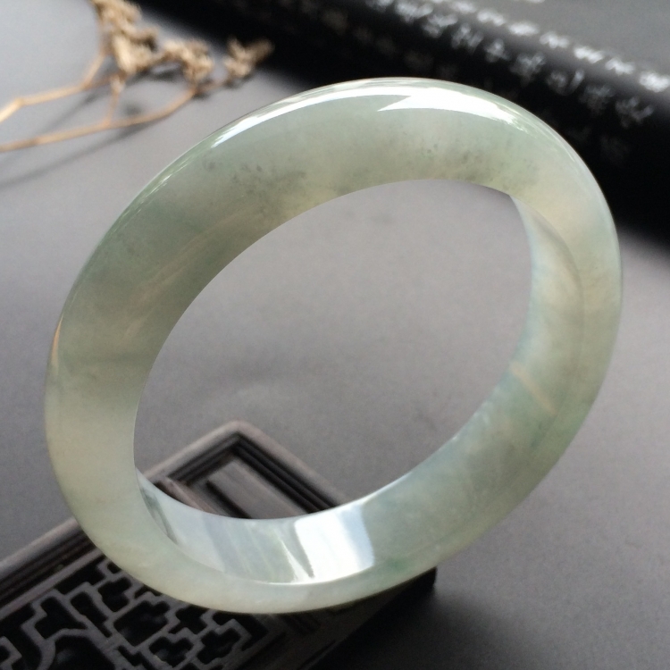 （超值推荐）糯冰种飘花手镯（58.7mm）