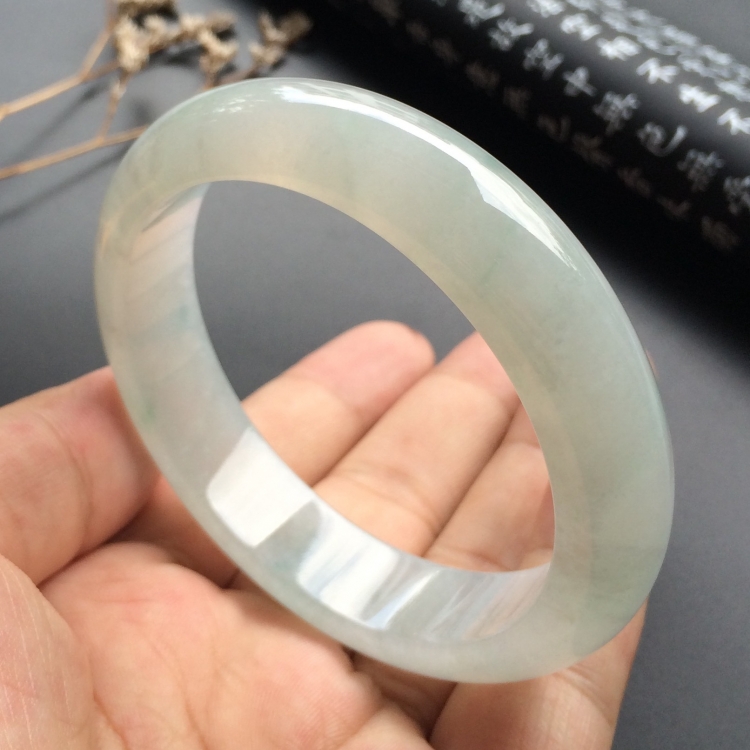 （超值推荐）糯冰种飘花手镯（58.7mm）