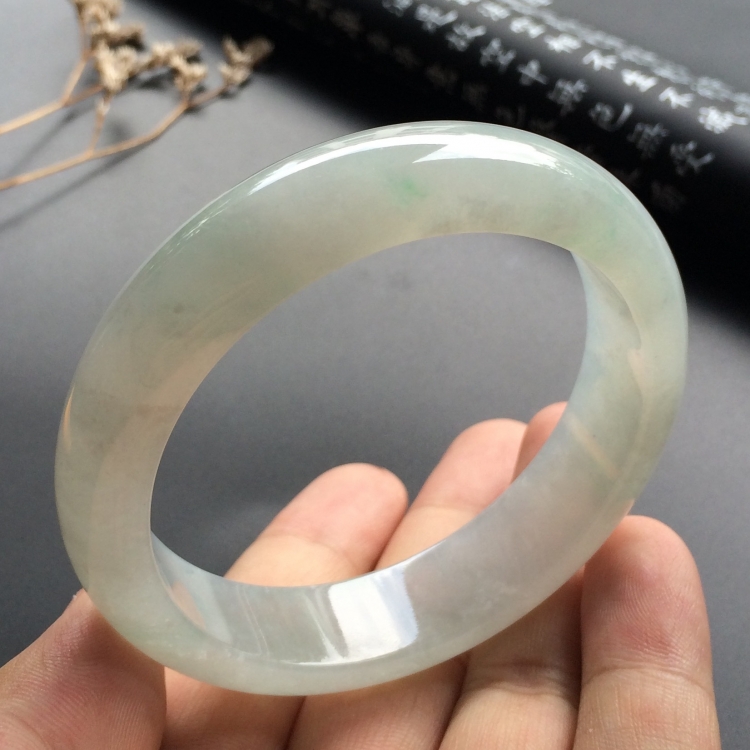 （超值推荐）糯冰种飘花手镯（58.7mm）