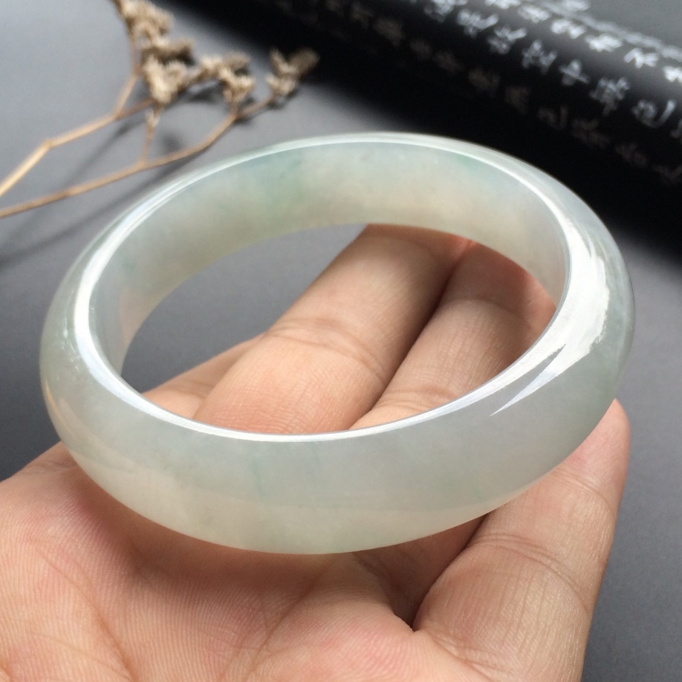 （超值推荐）糯冰种飘花手镯（58.7mm）