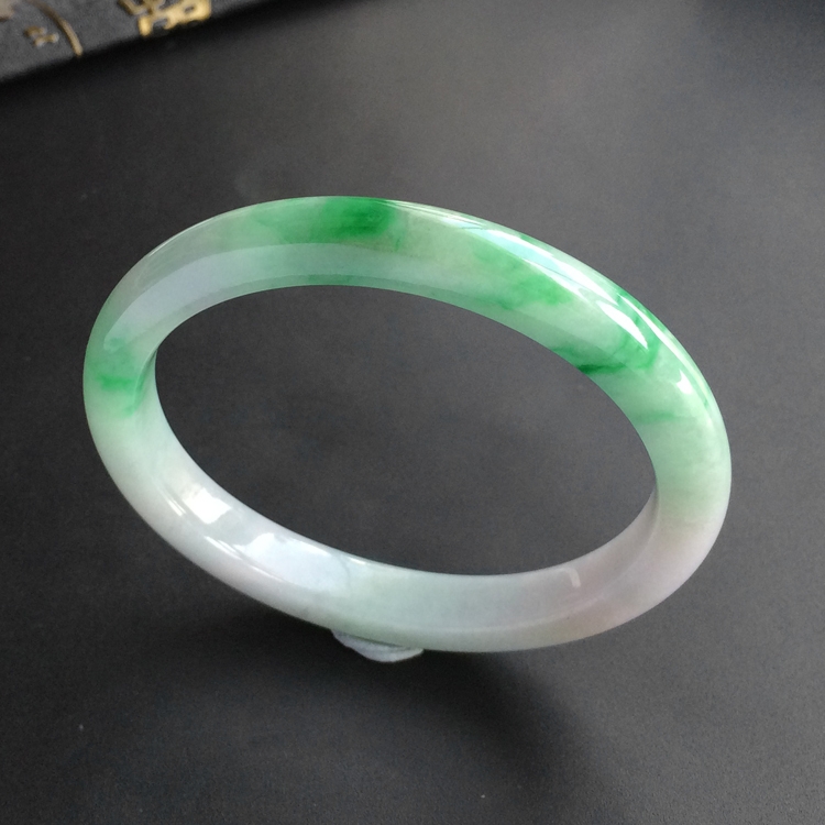 (超值推荐)糯冰种飘翠贵妃镯(54.3mm-47.7mm)