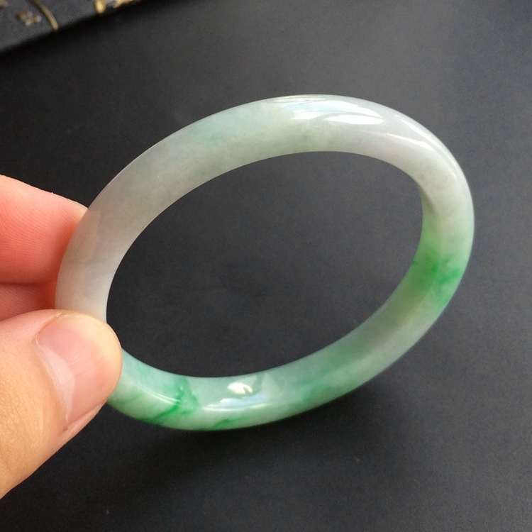 (超值推荐)糯冰种飘翠贵妃镯(54.3mm-47.7mm)