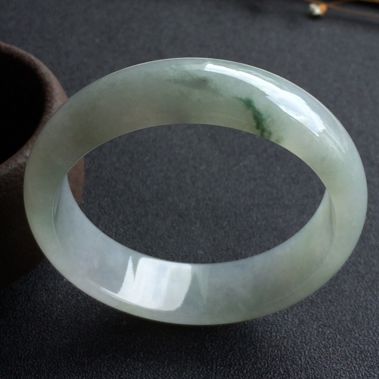 （超值推荐）糯冰种略飘花手镯（59mm）