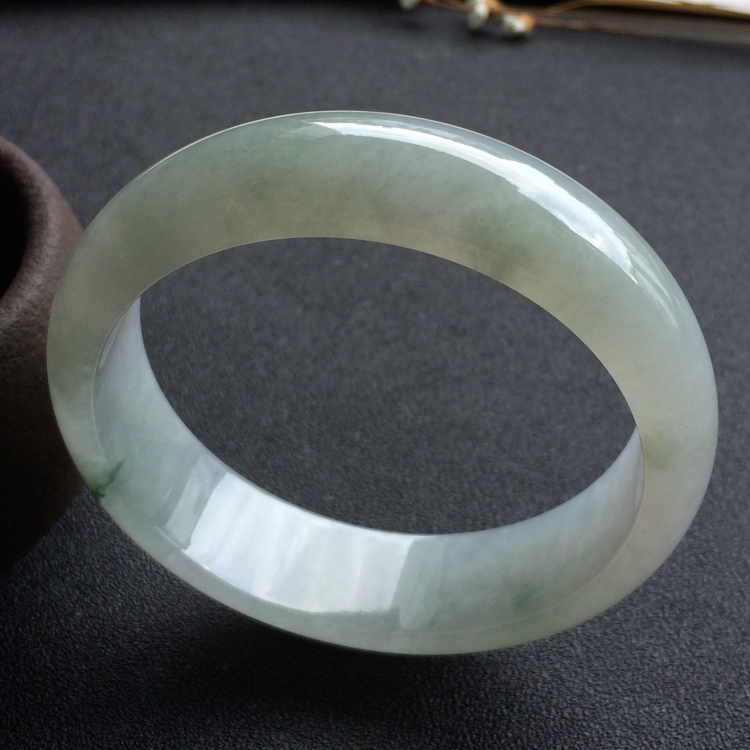 （超值推荐）糯冰种略飘花手镯（59mm）