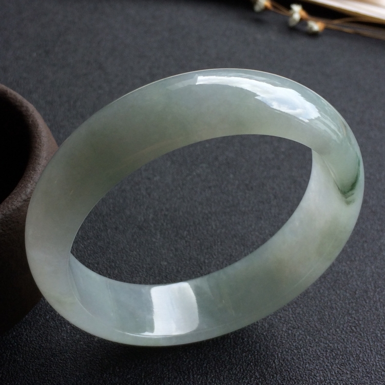 （超值推荐）糯冰种略飘花手镯（59mm）