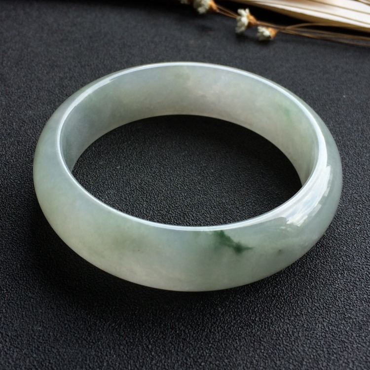 （超值推荐）糯冰种略飘花手镯（59mm）