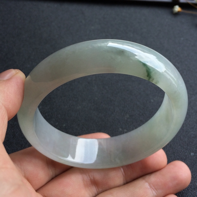 （超值推荐）糯冰种略飘花手镯（59mm）