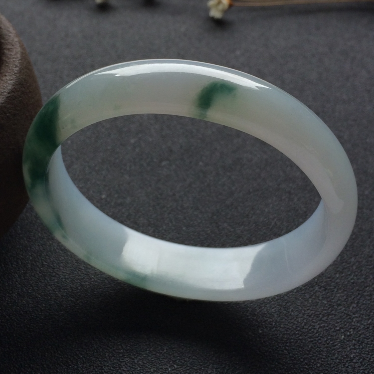（超值推荐）糯冰种飘花贵妃镯（54mm-44.6mm）
