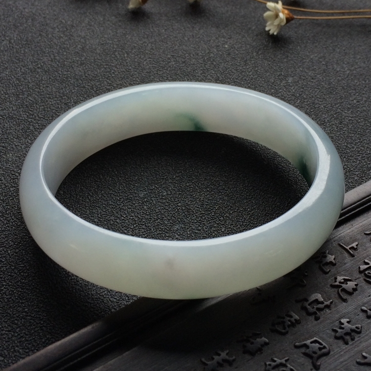 （超值推荐）糯冰种飘花贵妃镯（54mm-44.6mm）