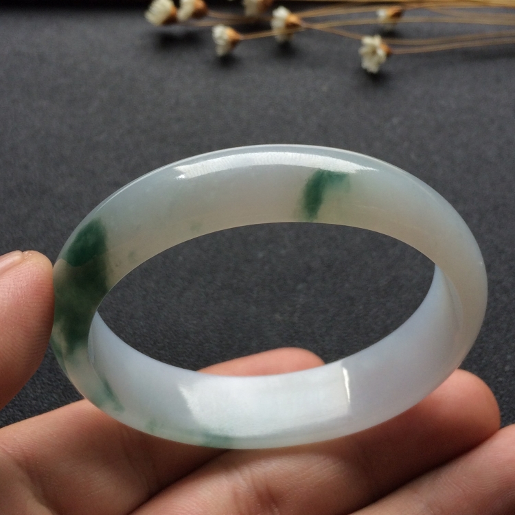 （超值推荐）糯冰种飘花贵妃镯（54mm-44.6mm）