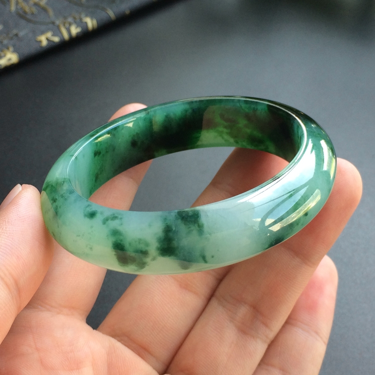(超值推荐)糯冰种飘花贵妃镯(53mm-45.7mm)