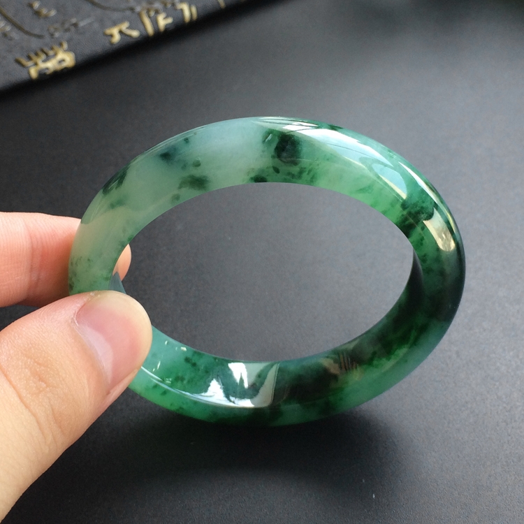 (超值推荐)糯冰种飘花贵妃镯(53mm-45.7mm)