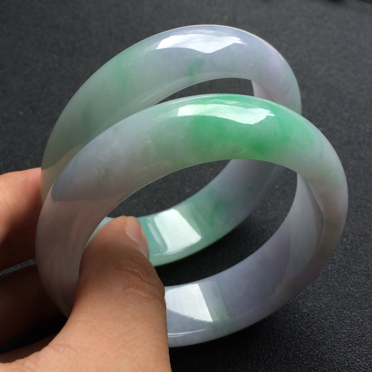 （超值推荐）糯冰种淡春带彩手镯一对（58.5mm、58.3mm）
