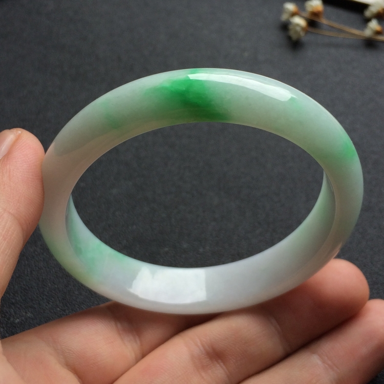 （超值推荐）糯冰种飘翠手镯（56mm）