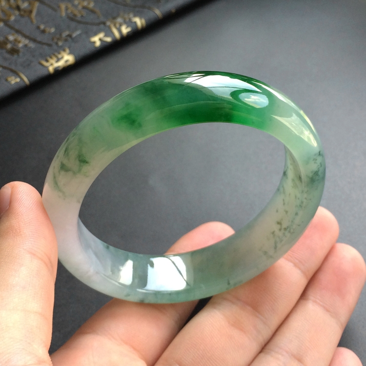 (超值推荐)糯冰种飘花手镯(57.3mm)