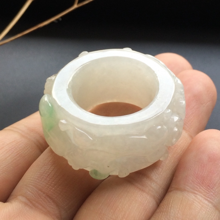 （超值推荐）糯冰种飘花双龙如意扳指