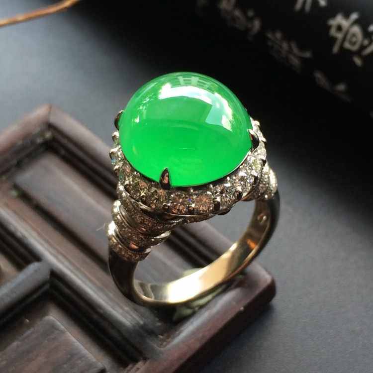 （超值推荐）镶白金钻石冰种翠色戒指