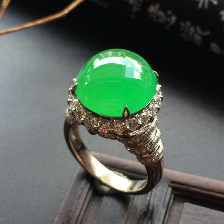 （超值推荐）镶白金钻石冰种翠色戒指