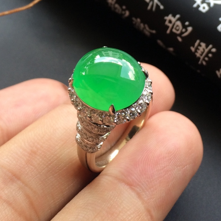 （超值推荐）镶白金钻石冰种翠色戒指