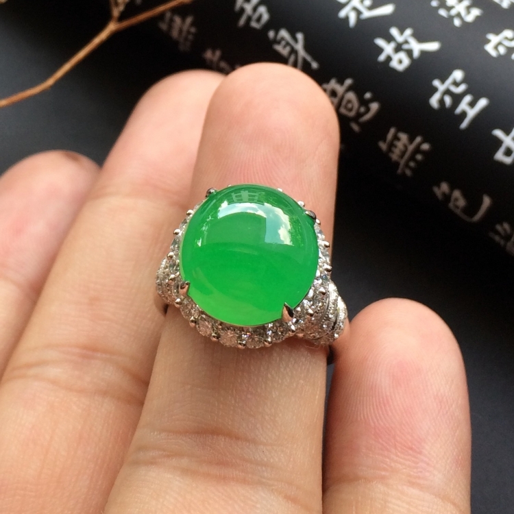 （超值推荐）镶白金钻石冰种翠色戒指