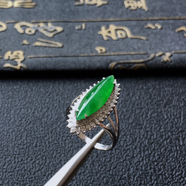 (超值推荐)冰种阳绿镶白金钻石马眼戒指