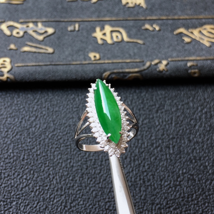(超值推荐)冰种阳绿镶白金钻石马眼戒指