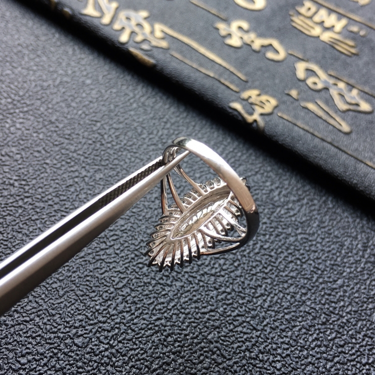 (超值推荐)冰种阳绿镶白金钻石马眼戒指