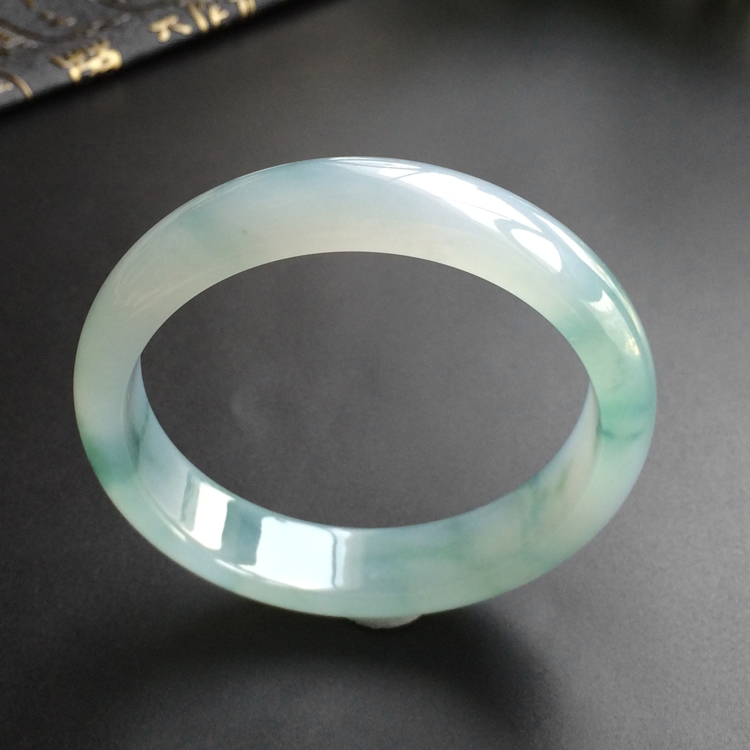 (超值推荐)糯冰种飘花手镯(58.7mm)