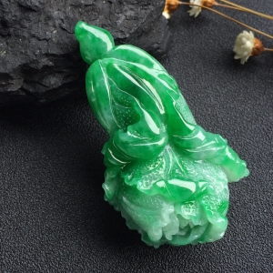 （超值推荐）糯冰种翠色白菜挂件