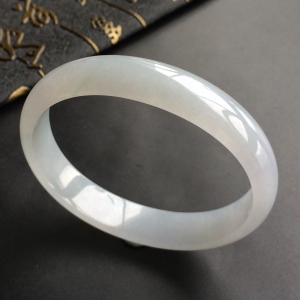 (超值推荐)糯冰种晴水贵妃镯(58.5mm-52.5mm)
