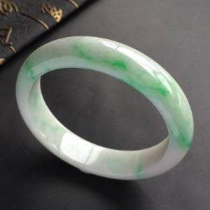 (超值推荐)糯冰种飘翠手镯(57.1mm)