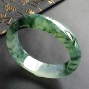 (超值推荐)冰种飘花略带紫罗兰手镯(57.3mm)