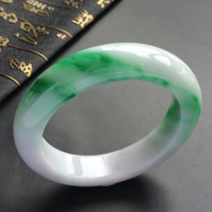 (超值推荐)糯冰种淡春带彩手镯(56.7mm)