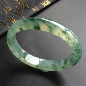 (超值推荐)冰种飘花贵妃镯(56mm-51.1mm)