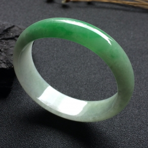 （超值推荐）糯冰种飘翠贵妃镯（54.6mm-48.7mm）