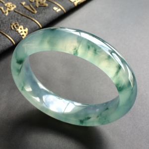 (超值推荐)冰种飘花贵妃镯(52mm-45mm)