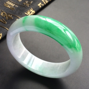 (超值推荐)糯冰种飘翠手镯(55.5mm)
