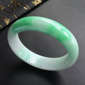 (超值推荐)糯冰种飘翠手镯(53.7mm)