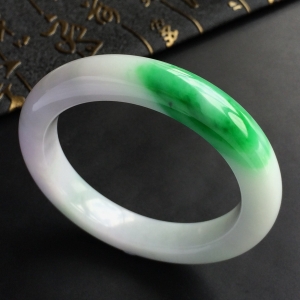 (超值推荐)糯冰种淡春带彩手镯(54.8mm)