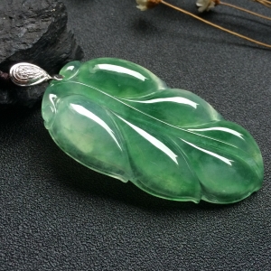 （超值推荐）冰种飘花玉佛挂件