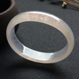 （超值推荐）冰种淡晴水贵妃镯（53.4mm-44.6mm）