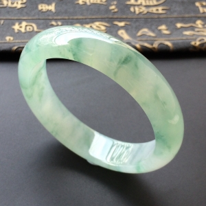 (超值推荐)糯冰种飘花手镯(57.8mm)