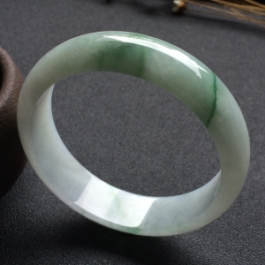 （超值推荐）糯冰种飘花手镯（58.6mm）
