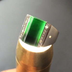 (超值推荐)冰种墨翠镶白金钻石戒指