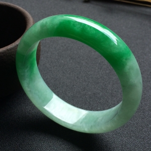 （超值推荐）糯冰种翠色手镯（56.2mm）