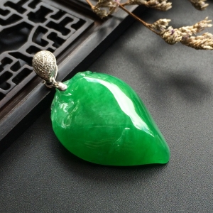 （超值推荐）糯冰种阳绿福瓜挂件