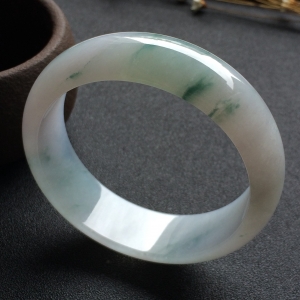 （超值推荐）糯冰种飘花手镯（58mm）