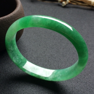 （超值推荐）糯冰种飘绿花贵妃镯（54.5mm-47.1mm）